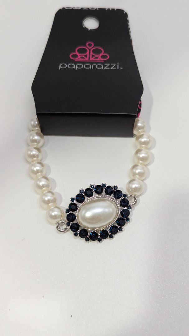 Paparazzi White/Black Faux-Pearl Medallion Bracelet