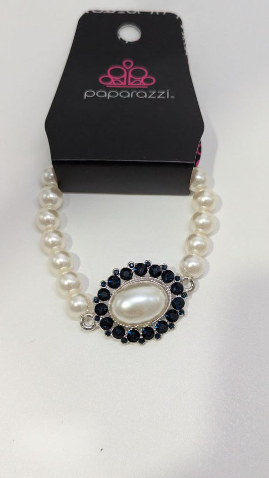 Paparazzi White/Black Faux-Pearl Medallion Bracelet