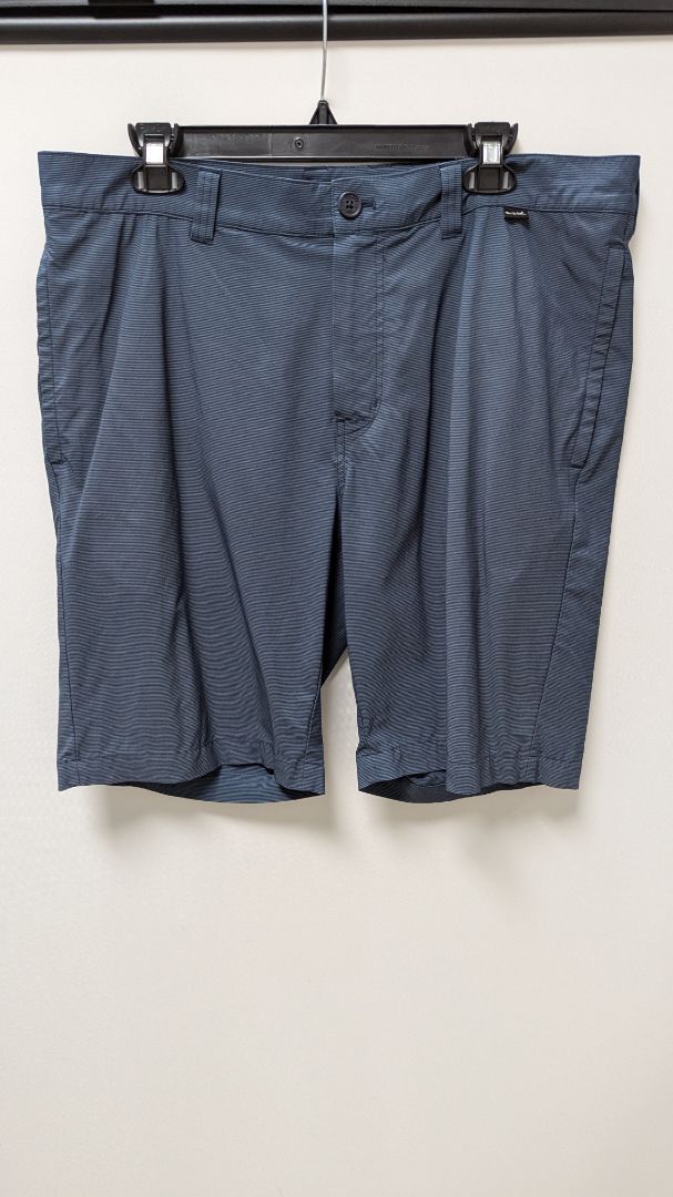 travis mathew Men's Navy Striped Golf Shorts