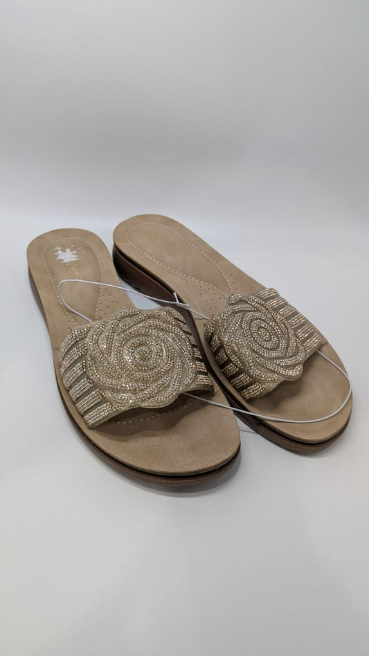 ANDIAMO Gold Abandy Embellished Platform Sandals