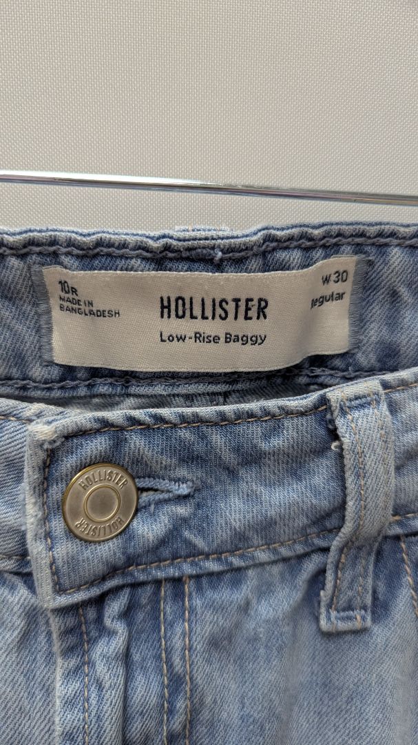 Hollister Light Wash Low-Rise Baggy Jeans
