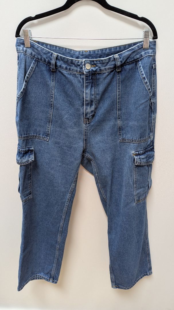 Shein Curve Medium Wash Wide-Leg Cargo Jeans