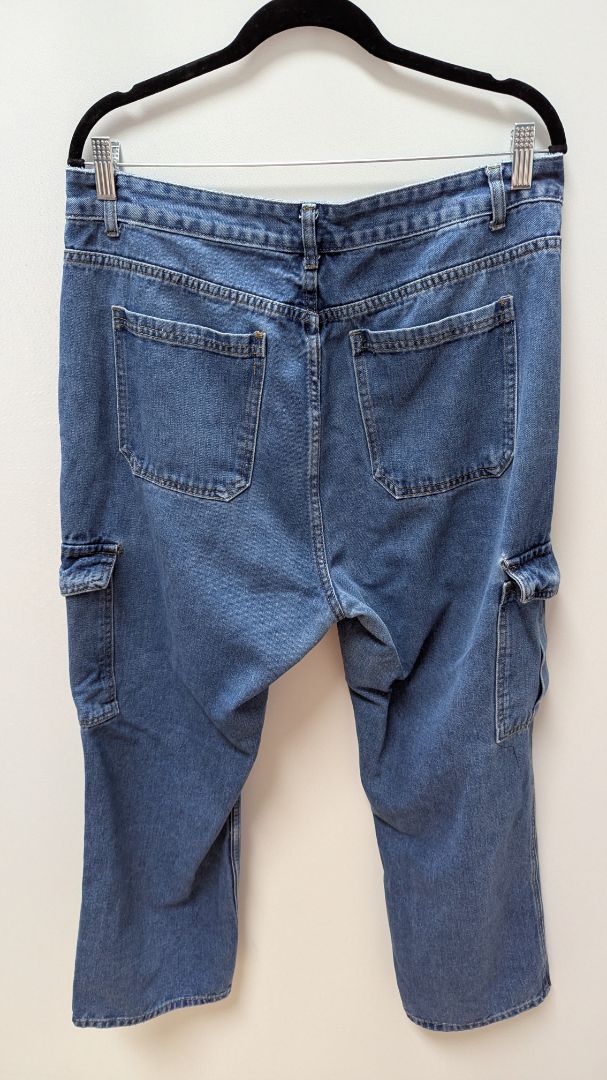 Shein Curve Medium Wash Wide-Leg Cargo Jeans