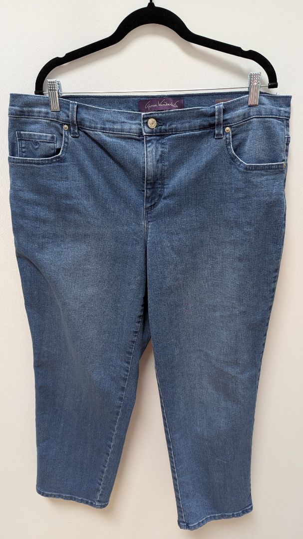 Gloria Vanderbilt Medium Wash "Amanda" Straight Jeans