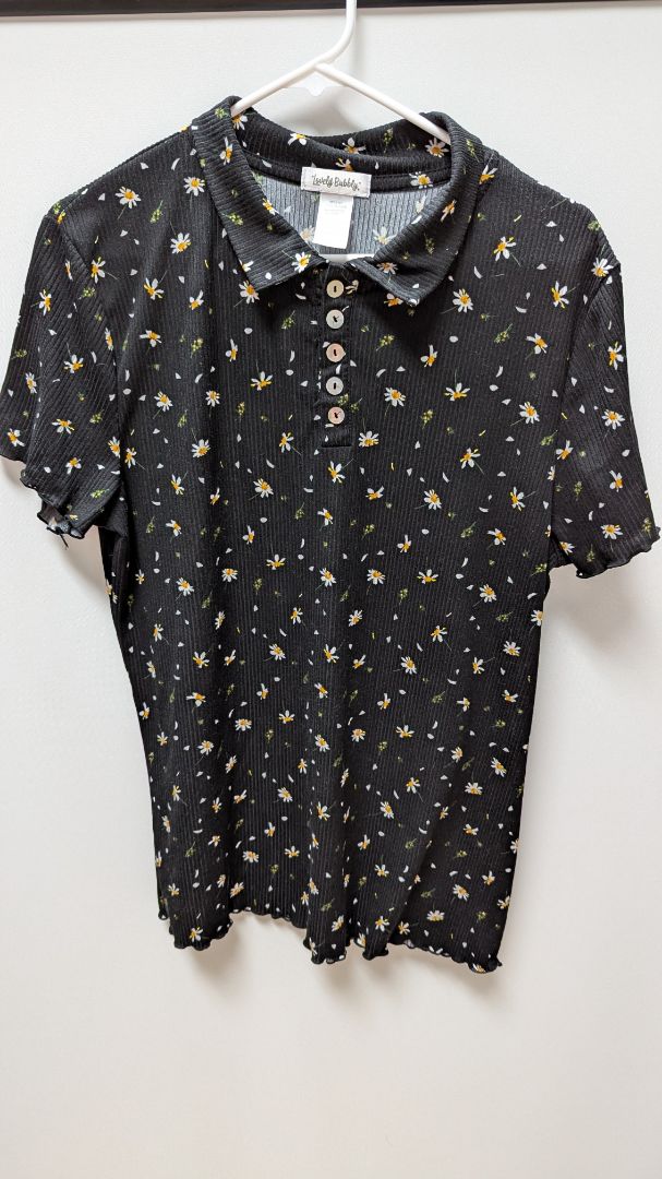 Lovely Bubbly Black Daisy Floral Ribbed Blouse