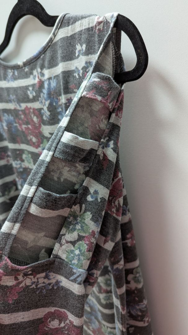 APT. 9 Grey Floral Striped Long-Cutout-Sleeve Tee