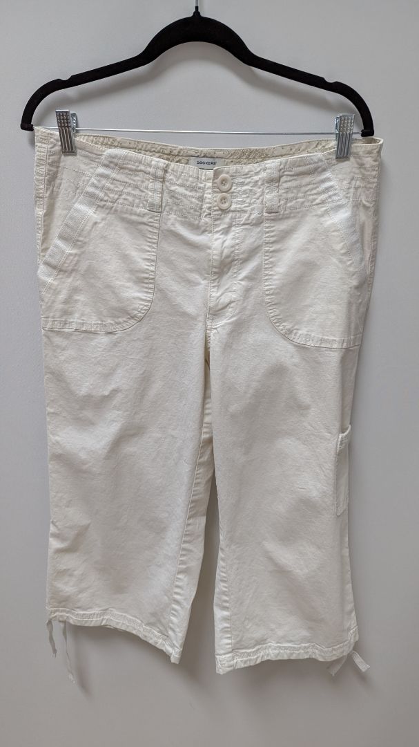 Dockers Ivory "Favorite Fit" Cargo Capri Pants