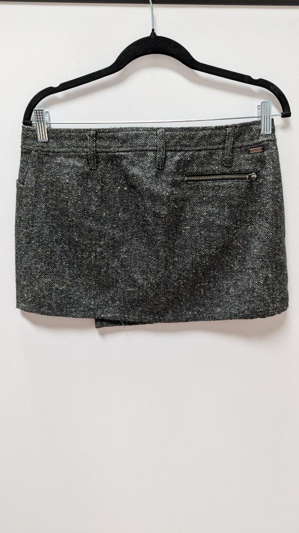 Guess Black Chevron Knit Zippered Mini Skirt