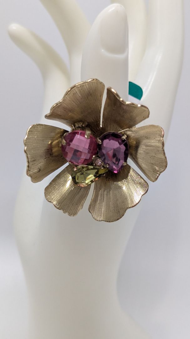 Light Gold-Tone Metal Purple Gemstone Flower Ring