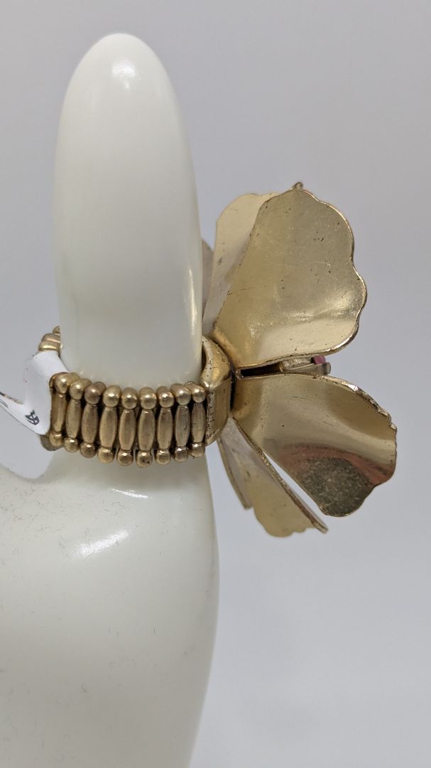 Light Gold-Tone Metal Purple Gemstone Flower Ring