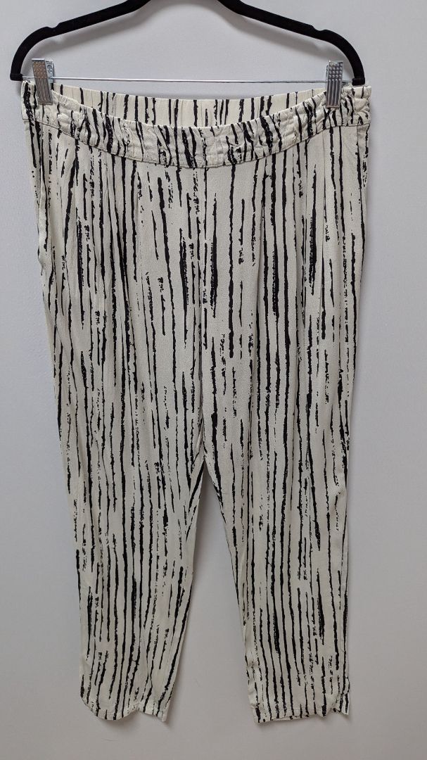 Gianni Bini Ivory Zebra Striped Casual Pants