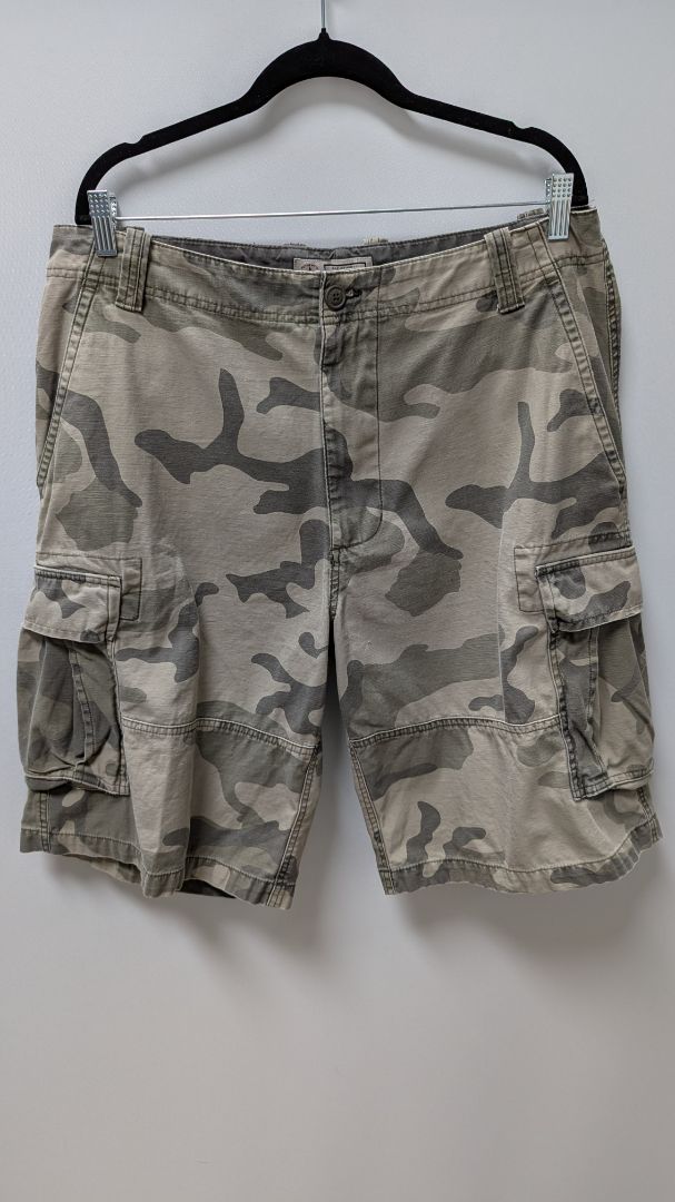 Arizona Jean Co Men's Faded Green Camo Cargo Shorts