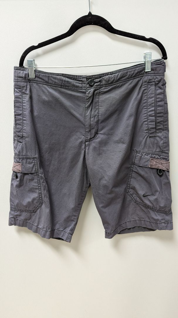 Nike Men's Dark Grey Multipocket Cargo Shorts