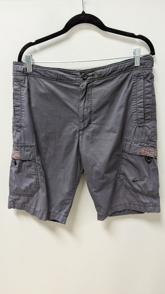Nike Men's Dark Grey Multipocket Cargo Shorts