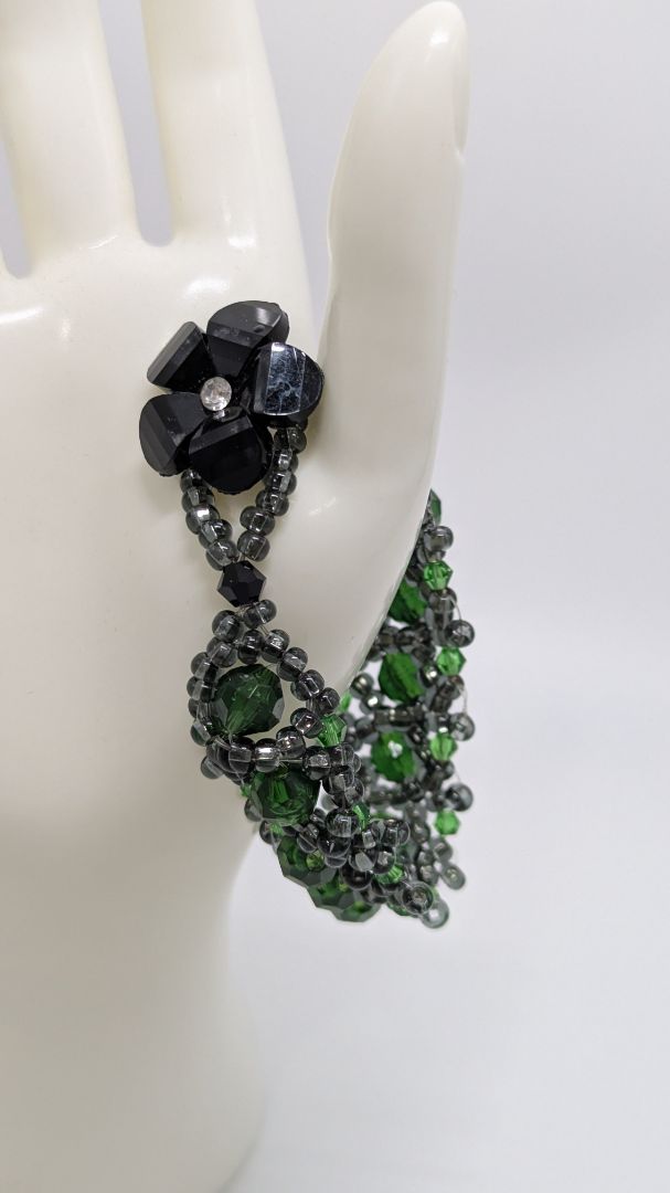 Green/Silver Beaded Button-Clasp Bracelet