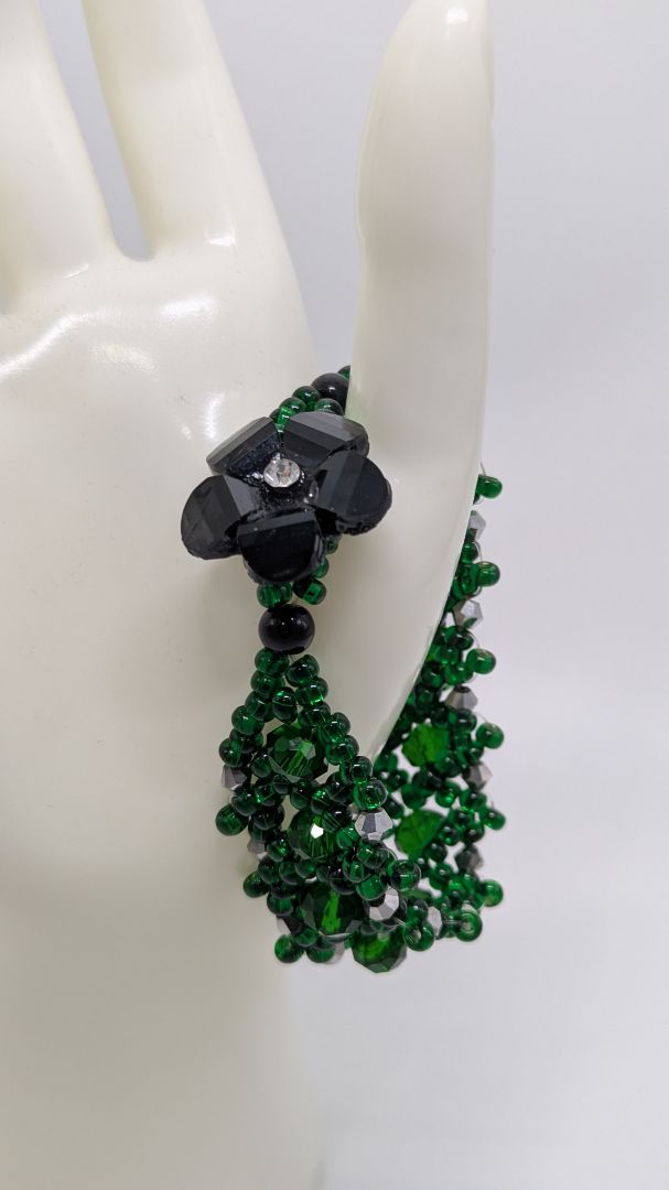 Emerald Green/Black Beaded Button-Clasp Bracelet