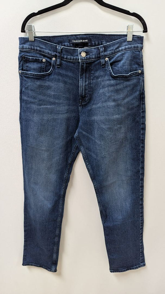Calvin Klein Jeans Men's Medium Wash CKJ 035 Straight Jeans